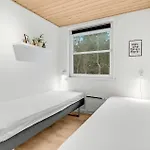 Vakantiehuis With Fireplace 06