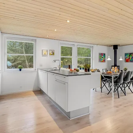 Сasa de vacaciones With Fireplace 06