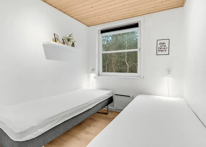 Сasa de vacaciones With Fireplace 06