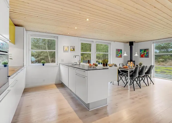 Сasa de vacaciones With Fireplace 06