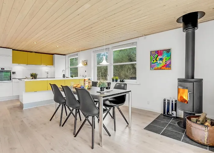 With Fireplace 06 Сasa de vacaciones